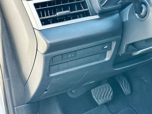 Used 2024 Mitsubishi Outlander SE image 10