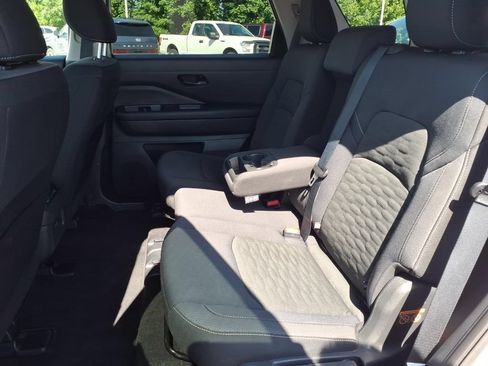 Used 2025 Nissan Pathfinder SV AWD/4WD image 16