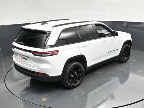 Used 2025 Jeep Grand Cherokee Altitude AWD/4WD image 52