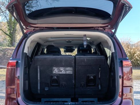 Used 2022 Kia Carnival SX Prestige image 9