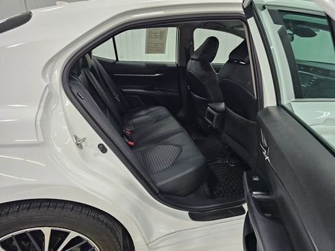 Used 2020 Toyota Camry SE image 6