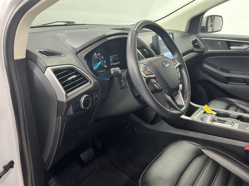 Used 2024 Ford Edge SEL image 11