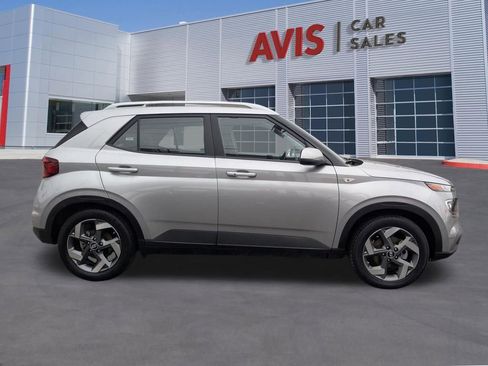 Used 2025 Hyundai Venue SEL FWD image 7