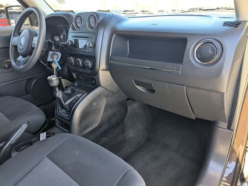 Used 2014 Jeep Patriot Sport image 9