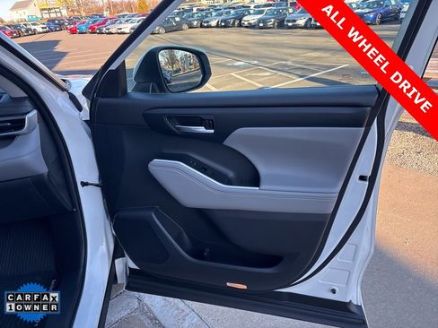 Used 2020 Toyota Highlander XLE image 8