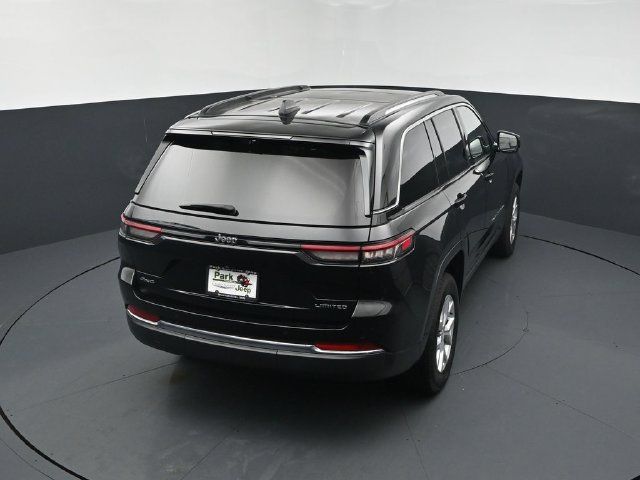 Used 2023 Jeep Grand Cherokee Limited w/ Luxury Tech Group II AWD/4WD image 17