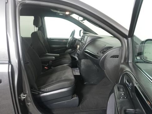 Used 2018 Dodge Grand Caravan SE FWD image 28