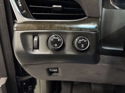 Used 2019 Cadillac Escalade Platinum AWD/4WD image 24