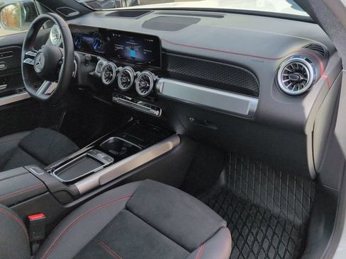 Used 2024 Mercedes-Benz EQB 300 4MATIC image 32