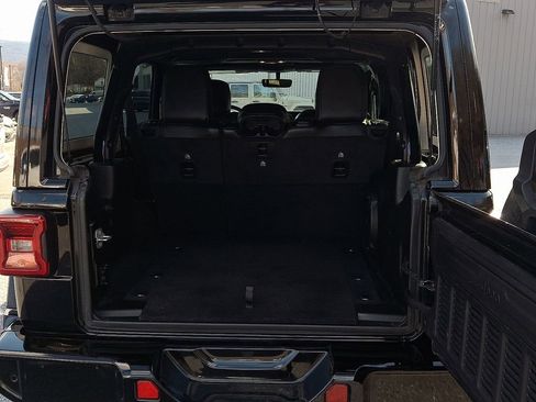 Used 2021 Jeep Wrangler Unlimited Sahara AWD/4WD image 31