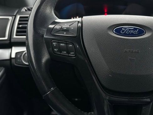 Used 2017 Ford Explorer XLT image 30