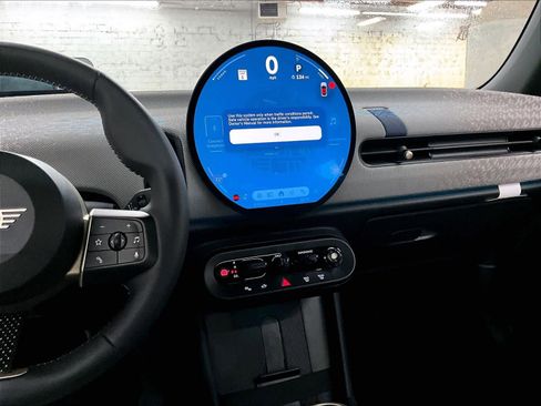 Certified 2025 MINI Cooper S image 9