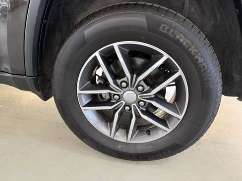 Used 2017 Jeep Grand Cherokee Limited w/ Trailer Tow Group IV image 32