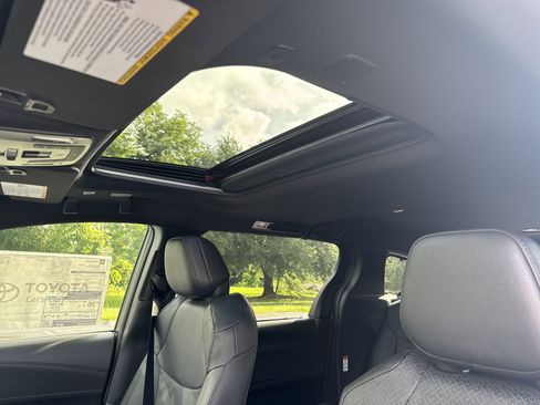 New 2025 Toyota Sienna Platinum image 18