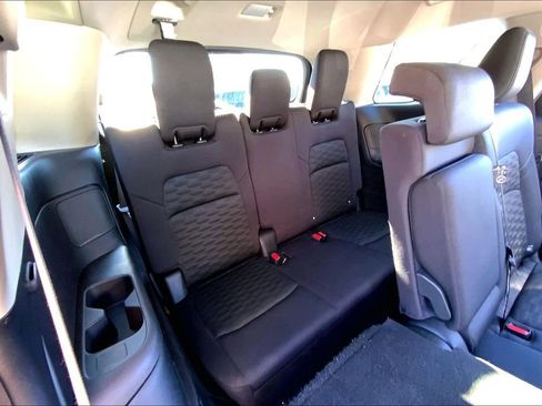 Used 2024 Nissan Pathfinder SV image 18