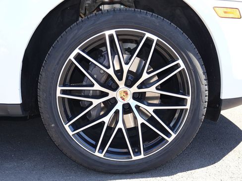 Certified 2026 Porsche Macan AWD/4WD image 30