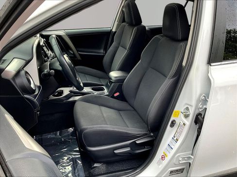 Used 2018 Toyota RAV4 XLE AWD/4WD image 21