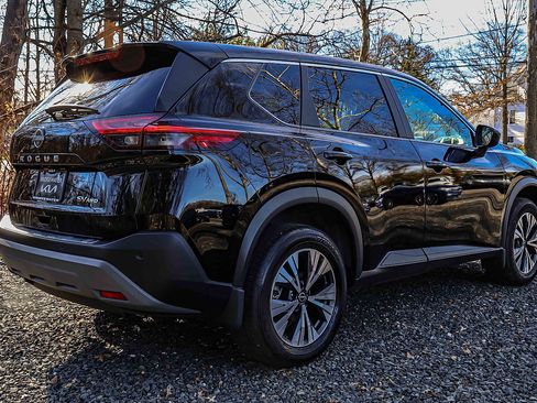 Used 2023 Nissan Rogue SV image 6