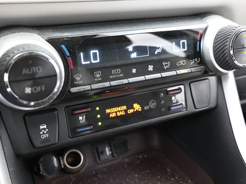 Used 2019 Toyota RAV4 Limited w/ Cold Weather Package FWD image 39
