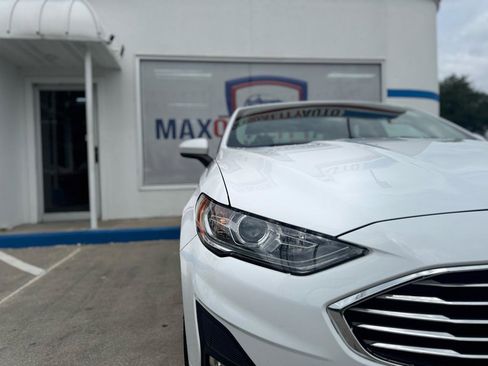 Used 2020 Ford Fusion SE w/ Equipment Group 151A FWD image 13