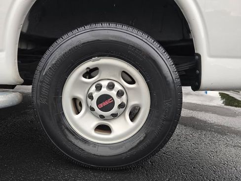 Used 2023 Chevrolet Express 2500 w/ Driver Convenience Package image 8