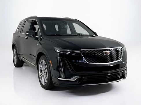 Used 2024 Cadillac XT6 Premium Luxury FWD image 7