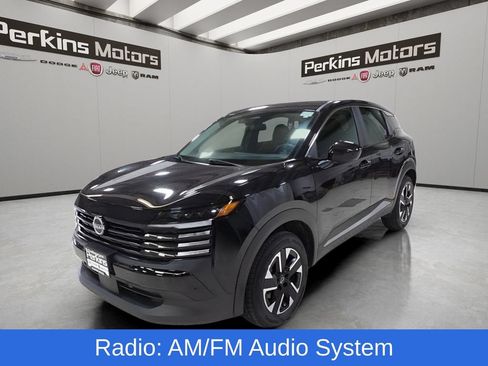Used 2025 Nissan Kicks SV AWD/4WD image 1