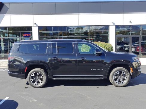 Used 2024 Jeep Wagoneer L Series III w/ Flexible Seating Group image 8