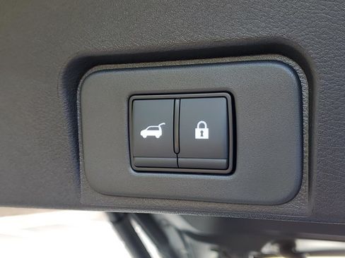 Certified 2025 Nissan Rogue SV w/ SV Premium Package FWD image 30