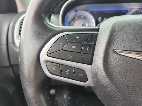 Used 2022 Chrysler 300 Touring w/ Sport Appearance Package image 34