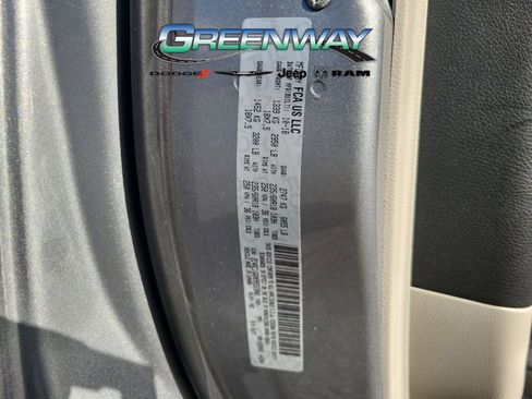 Used 2019 Chrysler Pacifica Limited image 35