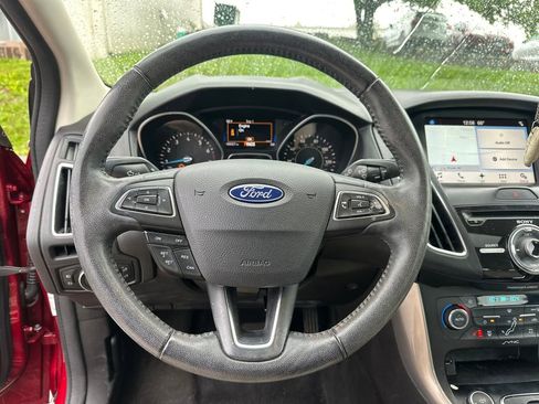 Used 2017 Ford Focus Titanium FWD image 15