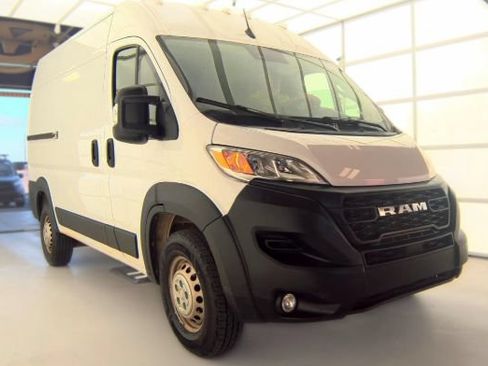 Used 2025 RAM ProMaster 2500 w/ Convenience Group FWD image 2