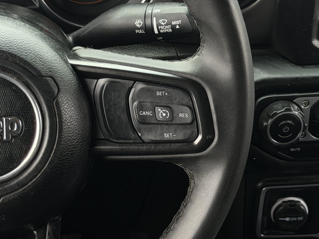 Used 2023 Jeep Gladiator Sport AWD/4WD image 16