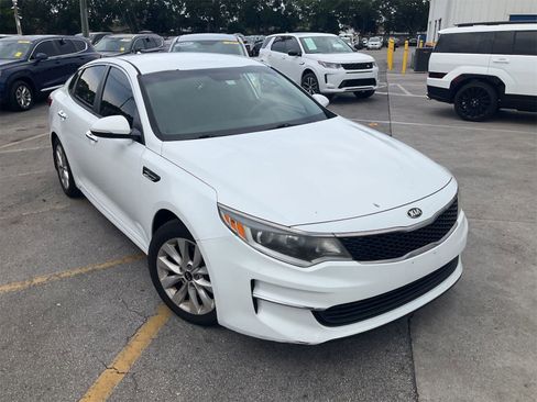 Used 2018 Kia Optima LX w/ 17" Alloy Wheels Package FWD image 5