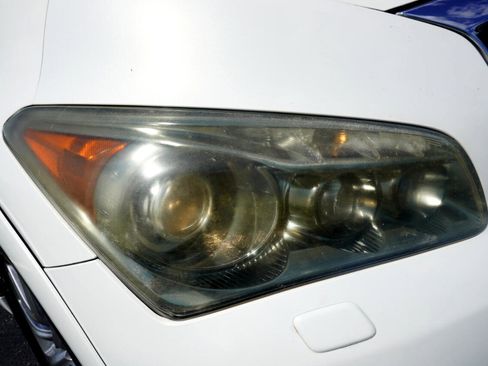 Used 2011 INFINITI QX56 4WD w/ Deluxe Touring Pkg image 9