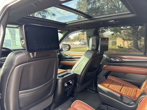 Used 2023 GMC Yukon XL Denali Ultimate image 11