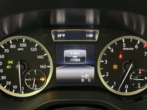 Used 2017 INFINITI QX30 Premium w/ Navigation Package image 17