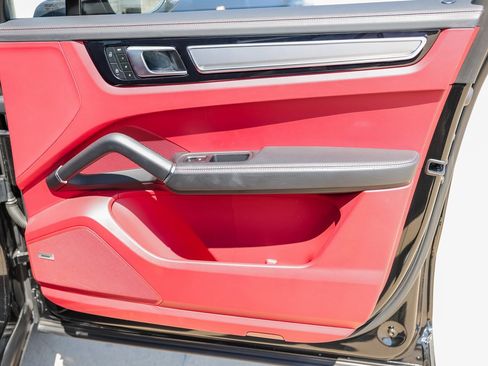 Certified 2023 Porsche Cayenne S Platinum image 26