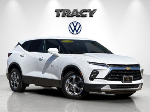 Used 2023 Chevrolet Blazer LT FWD image 2