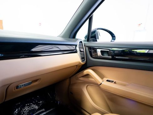 Used 2021 Porsche Cayenne image 43
