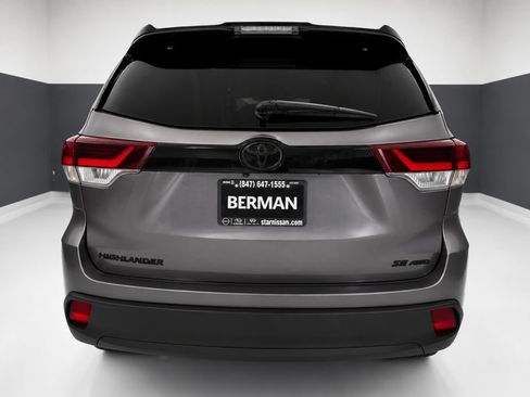 Used 2019 Toyota Highlander SE w/ Nightshade Edition AWD/4WD image 9