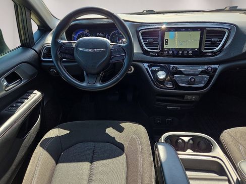 Used 2020 Chrysler Pacifica Touring w/ S Appearance Package FWD image 19