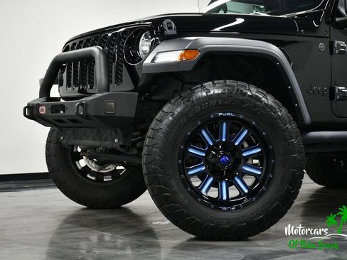 Used 2024 Jeep Wrangler Unlimited Sport AWD/4WD image 3