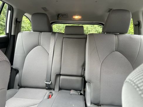 Used 2023 Toyota Highlander LE FWD image 27
