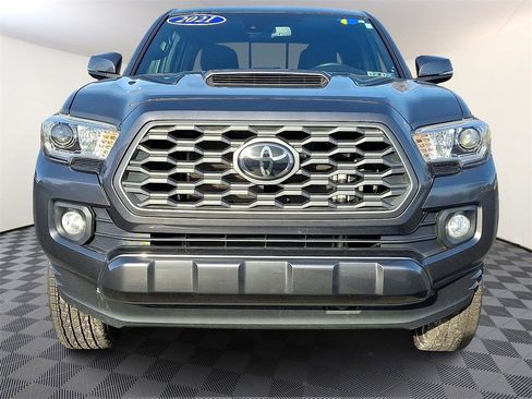Used 2022 Toyota Tacoma SR image 5