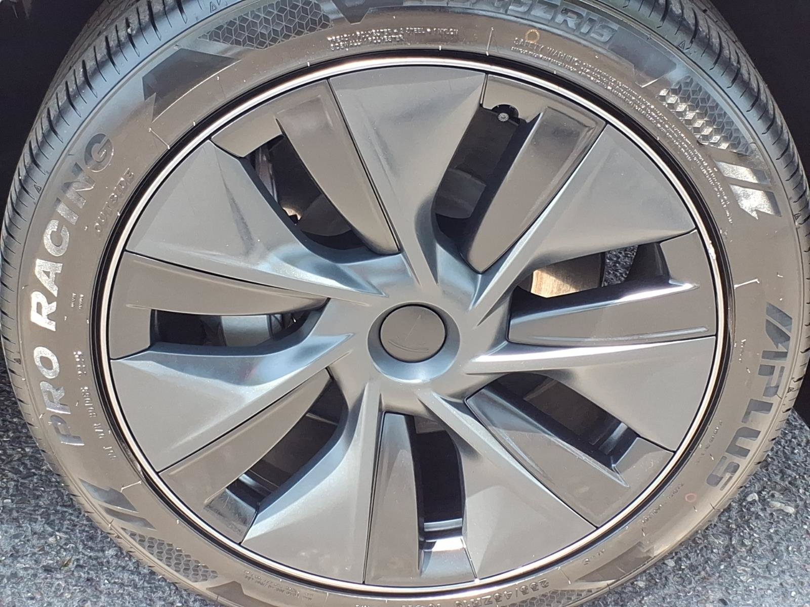 Used 2025 Tesla Model Y Long Range RWD image 9