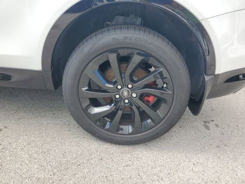 Certified 2025 Land Rover Discovery Sport Dynamic SE image 12