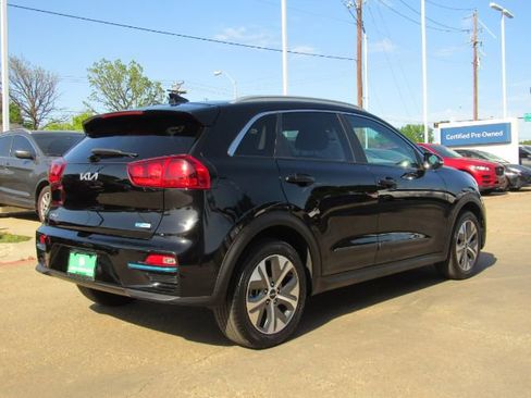 Used 2022 Kia Niro EX image 6