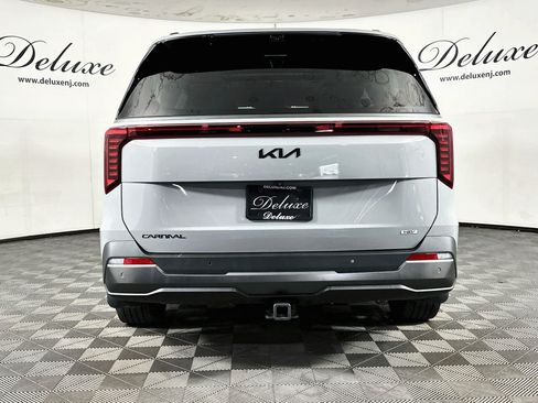 Used 2025 Kia Carnival SX Prestige FWD image 5